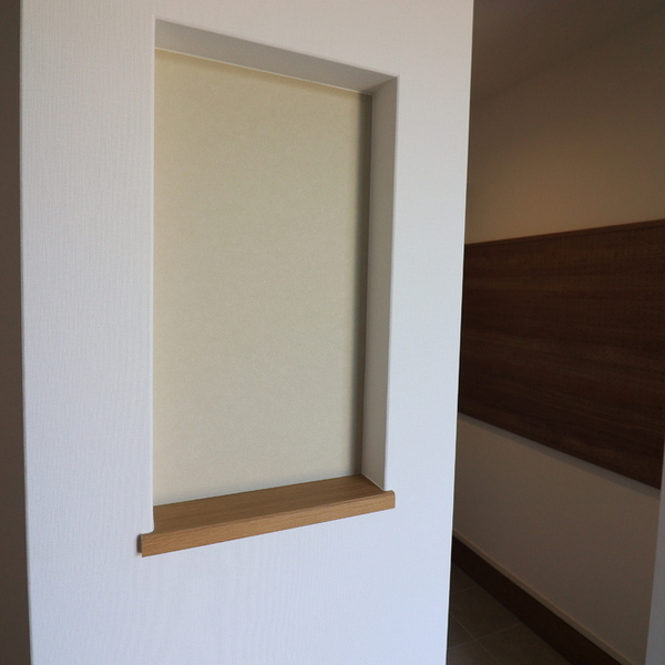 折下げ天井と間接照明が魅せる、くつろぎのLDK