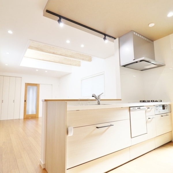 柔らかな光が差し込む家族が集うおうち