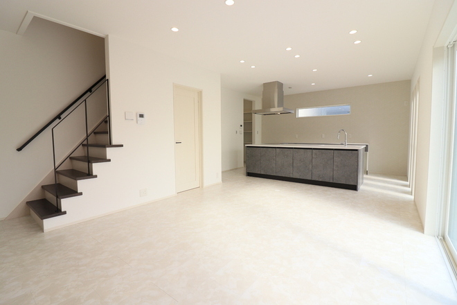 石目調フロアが魅せる上質な住まい