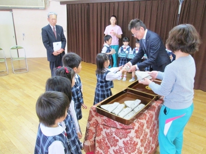 【ひろの幼稚園に楽器の寄付を行いました】