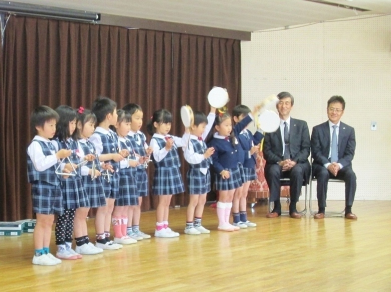 【ひろの幼稚園に楽器の寄付を行いました】