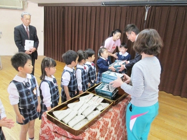 【ひろの幼稚園に楽器の寄付を行いました】